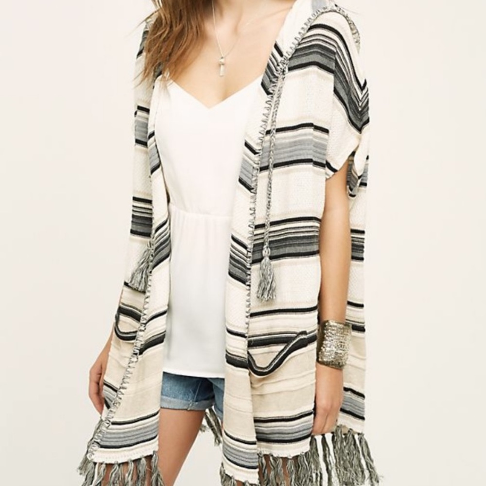 Anthropologie Moth Boho poncho cape XS Small fringe Tassels Black White RARE HTF